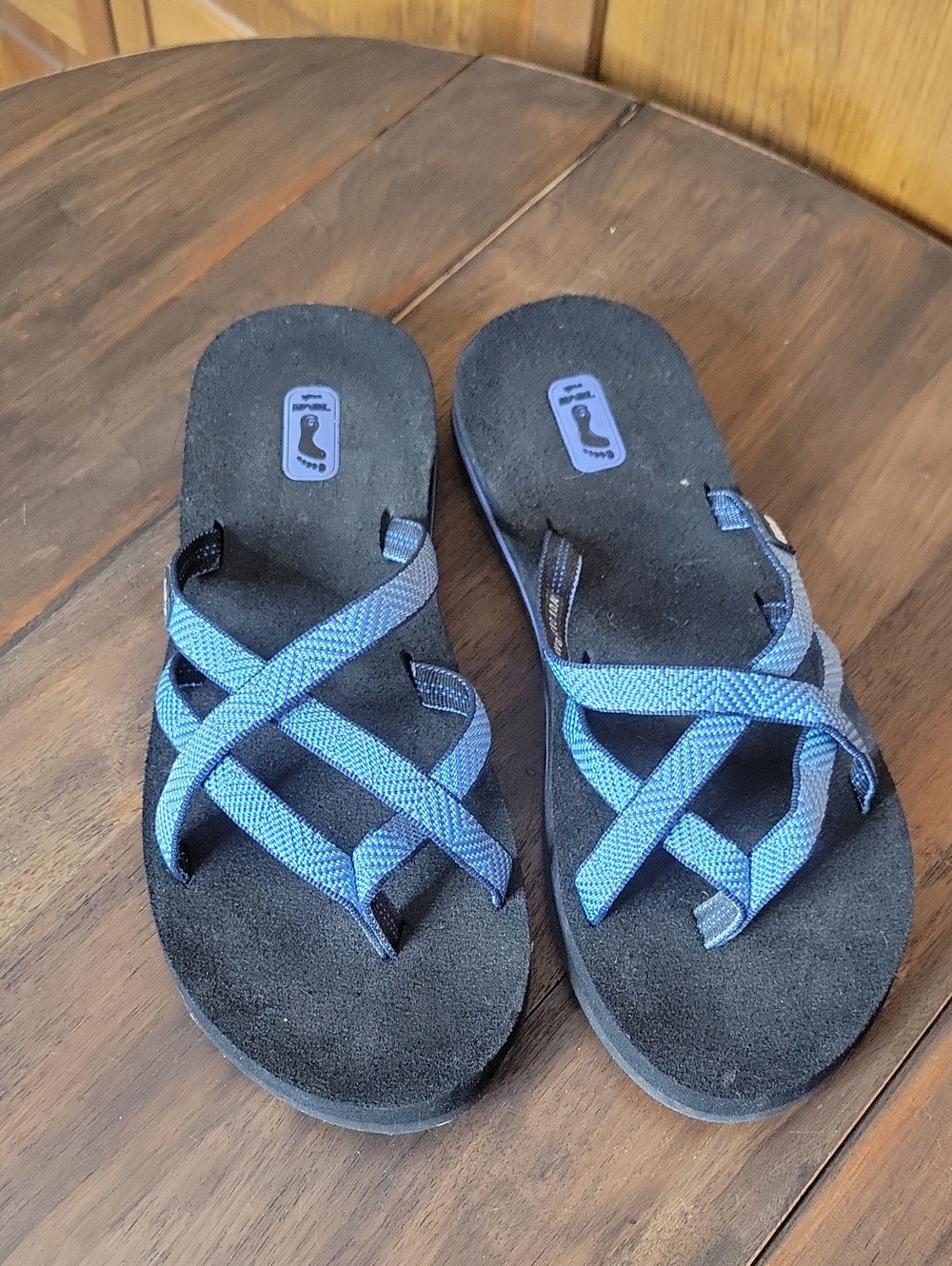 Teva Olowahu Sandals Flip Flops Sz 8